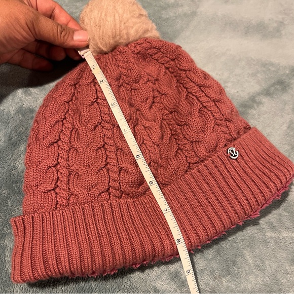 Lululemon Show Me The Sherpa Pink Merino Wool Cable Knit Beanie Hat - Picture 12 of 13